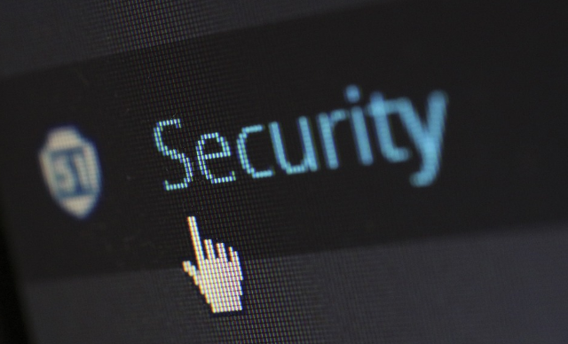 纯国产服务器芯片以芯片堆叠技术提升性能，进一步替代美国芯片